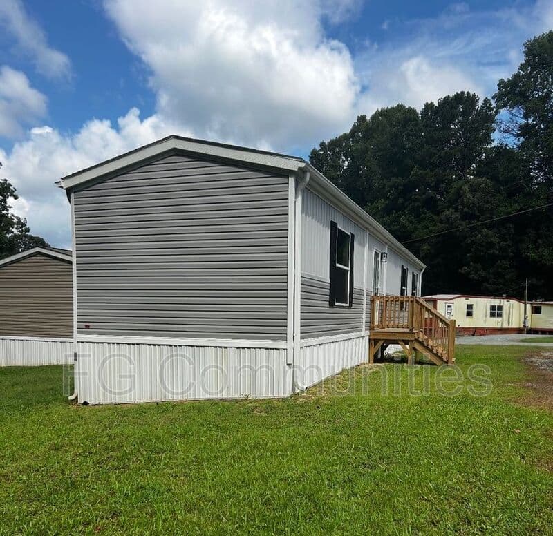 Burlington House: 2844 Maple Ave lot 18