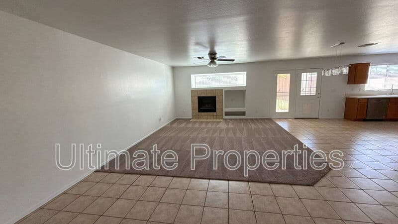 Avondale House: 10539 W Wilshire Dr