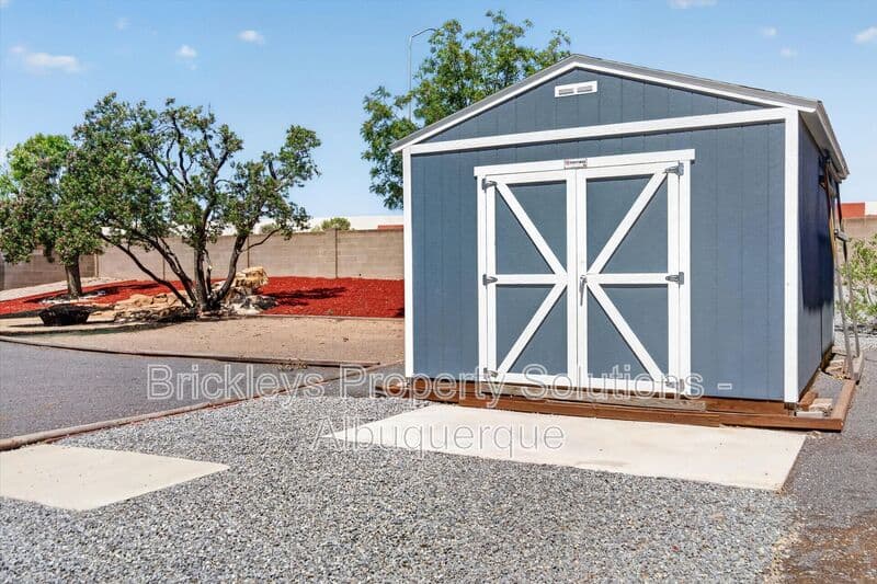 Rio Rancho House: 2413 Agua Fria Dr NE