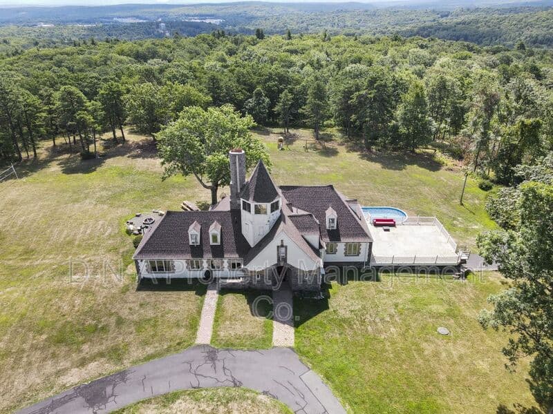 Mount Pocono House: 133 Montanesca Road