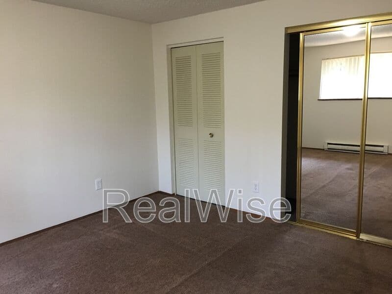 Gresham Condo: 17838 NE Multnomah Dr