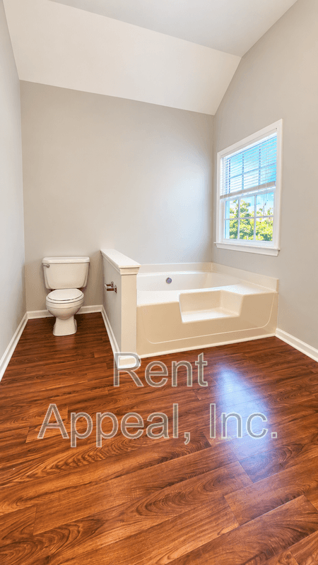 Loganville House: 4284 Fiddlers Bnd