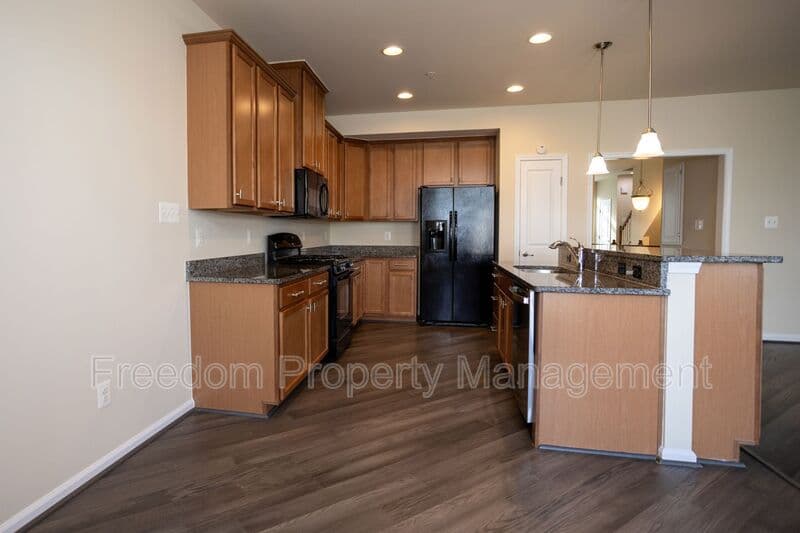 Gainesville Townhome: 7408 Brunson Cir