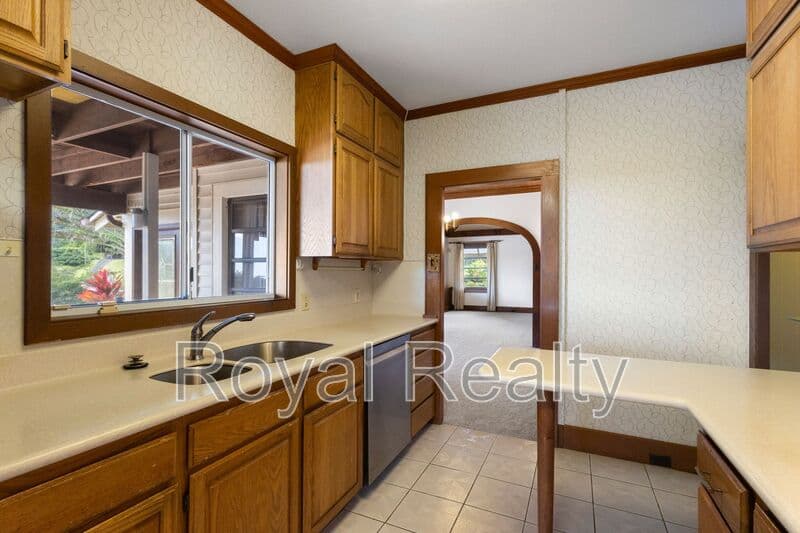 Honolulu House: 2910 Nanihale Place