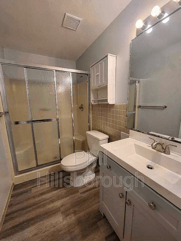 Brandon House: 914 Burlwood Street