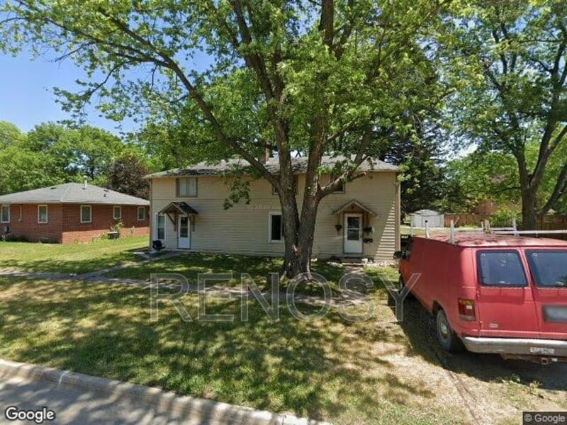 Adel Condo: 212 N 13th St