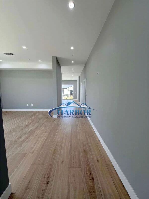 Torrance House: 2126 W 238th Street