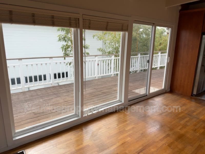Santa Cruz House: 221 Blackpoint Lane