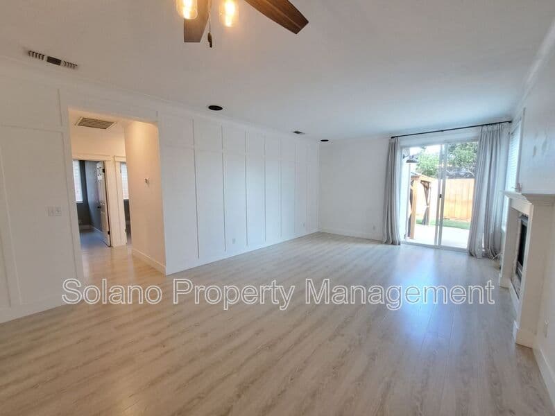 Vacaville House: 472 Somerville Circle