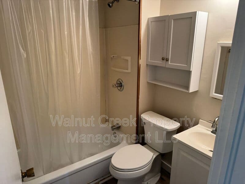 Lorain Condo: 203 Flordia
