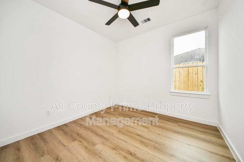 Houston Condo: 5201 Fairchild St