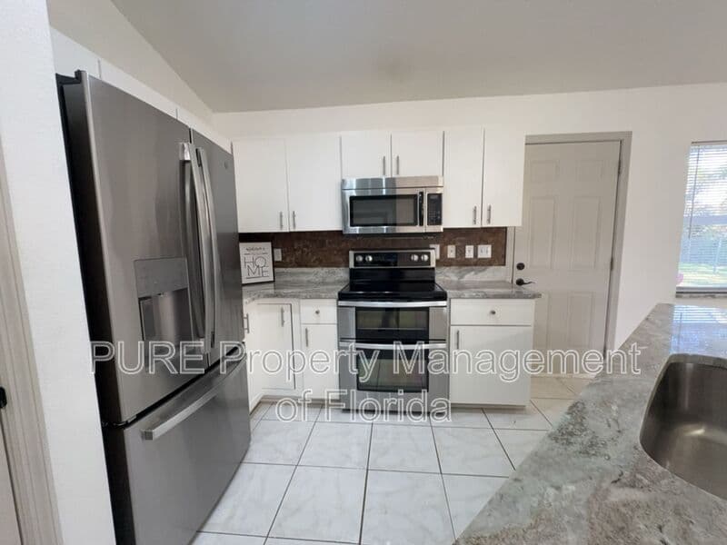 Ocala House: 645 NW 65th St