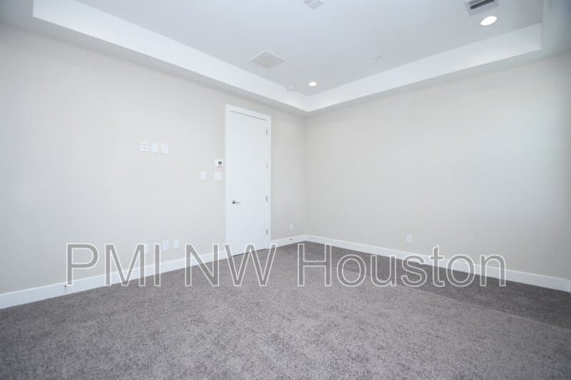 Houston House: 5904 Gardendale Dr