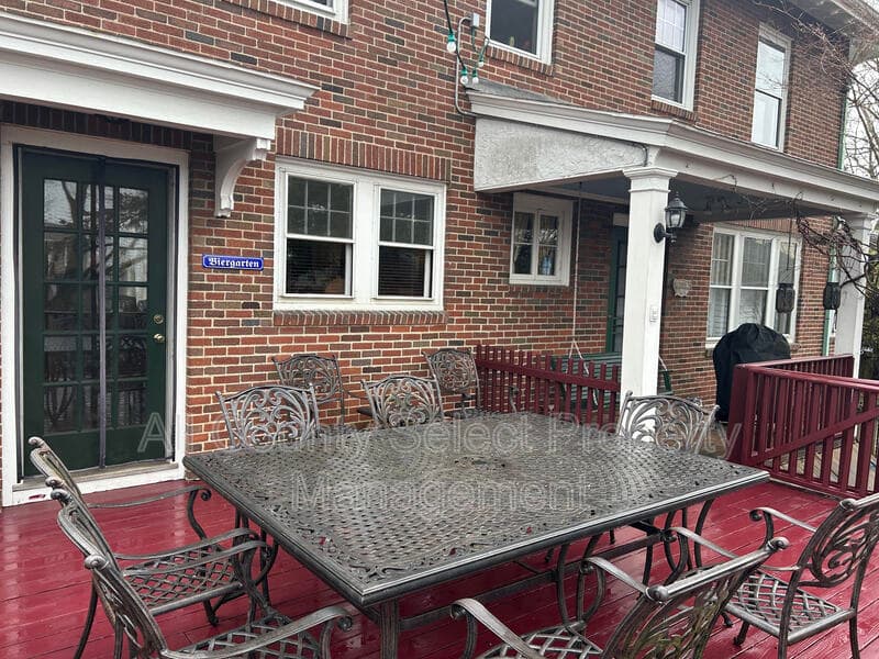 Beverly House: 38 Baker Ave