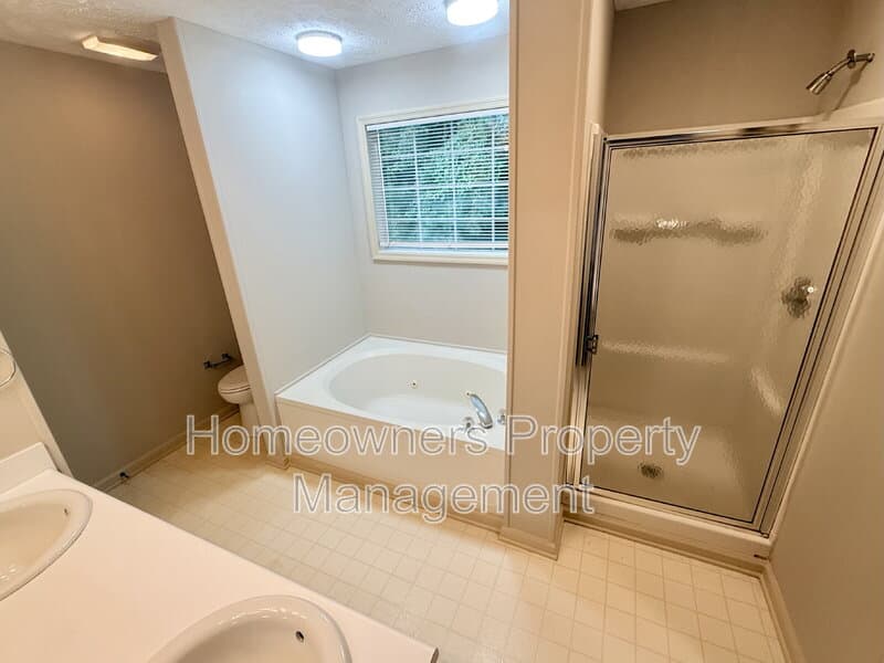 Fayetteville House: 325 Waterdown Dr