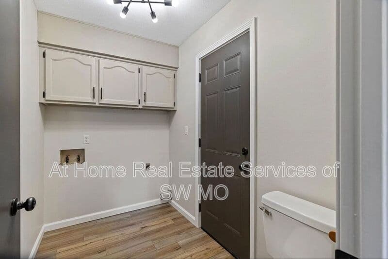Springfield House: 1724 W Whiteside St