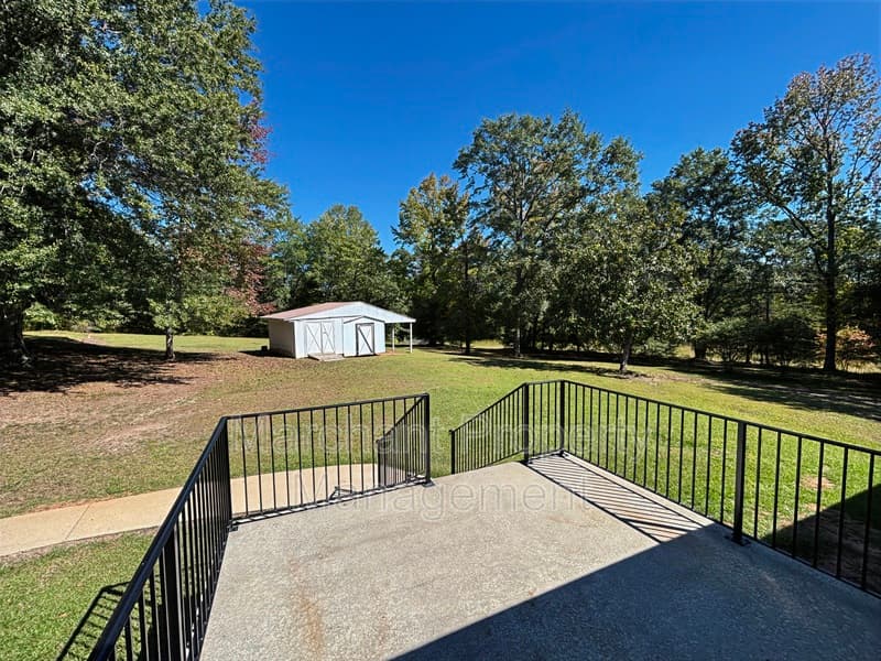 Travelers Rest House: 16 Farmington Trail