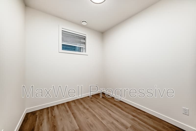 Edmonton Townhome: 15720 103 Ave