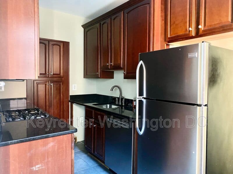 Washington Condo: 3010 Wisconsin Ave, NW