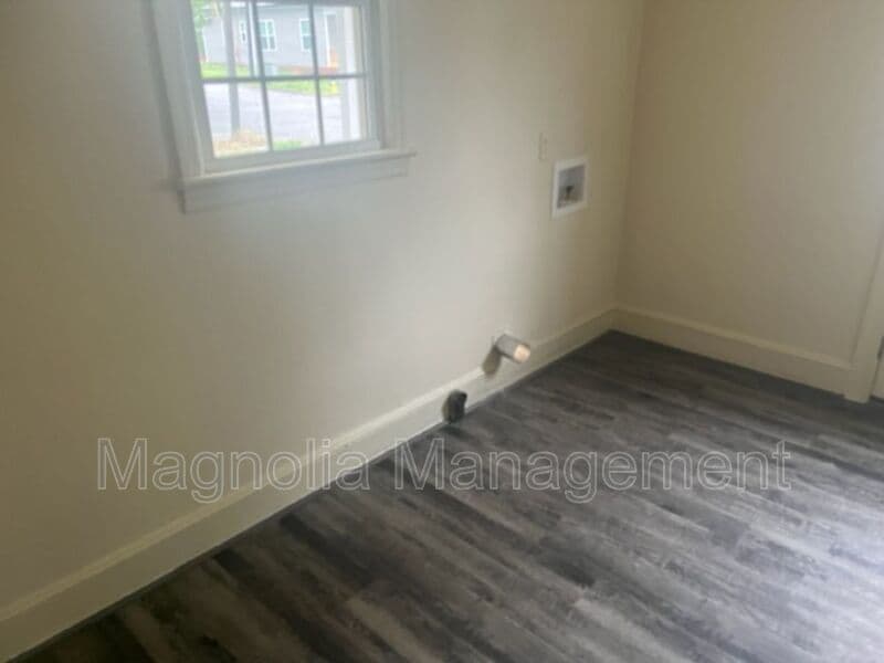 Henderson House: 630 E Montgomery St
