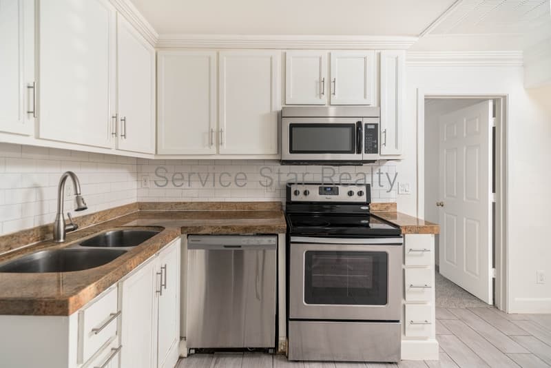 Phoenix House: 337 N 15th Ave