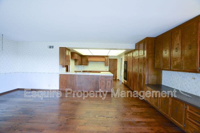 SOMIS House: 5875 N GREENTREE DR