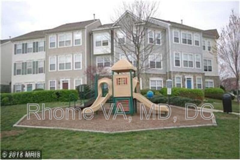 Ashburn Townhome: 21792 Dragon's Green Square