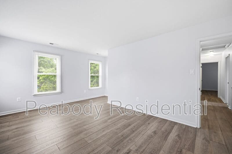 Great Falls House: 10609 Oxford Ct
