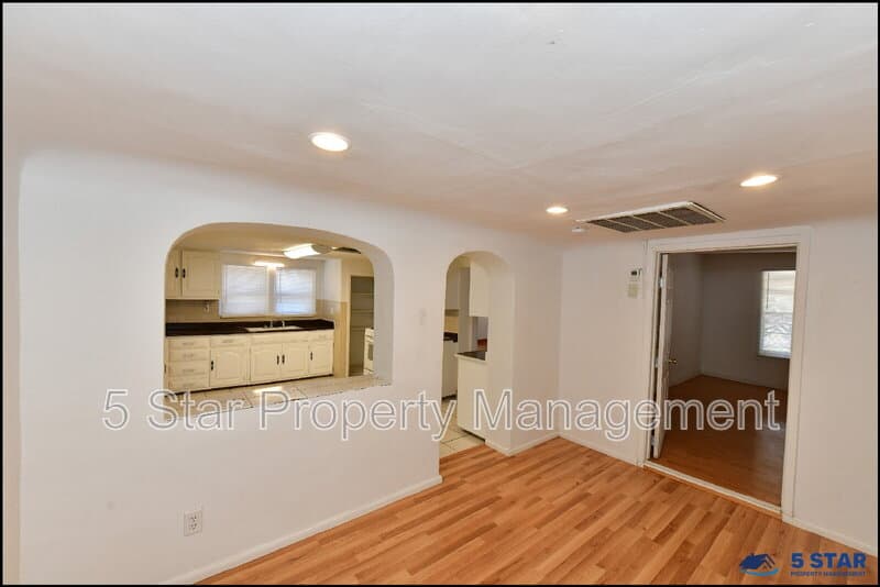 El Paso House: 7817 West Dr