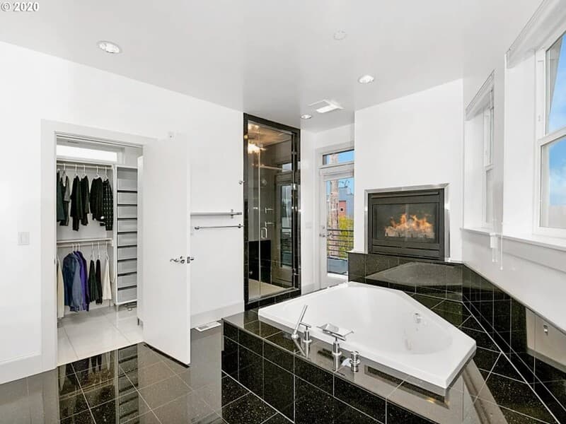Portland House: 6020 Northeast Willow Street