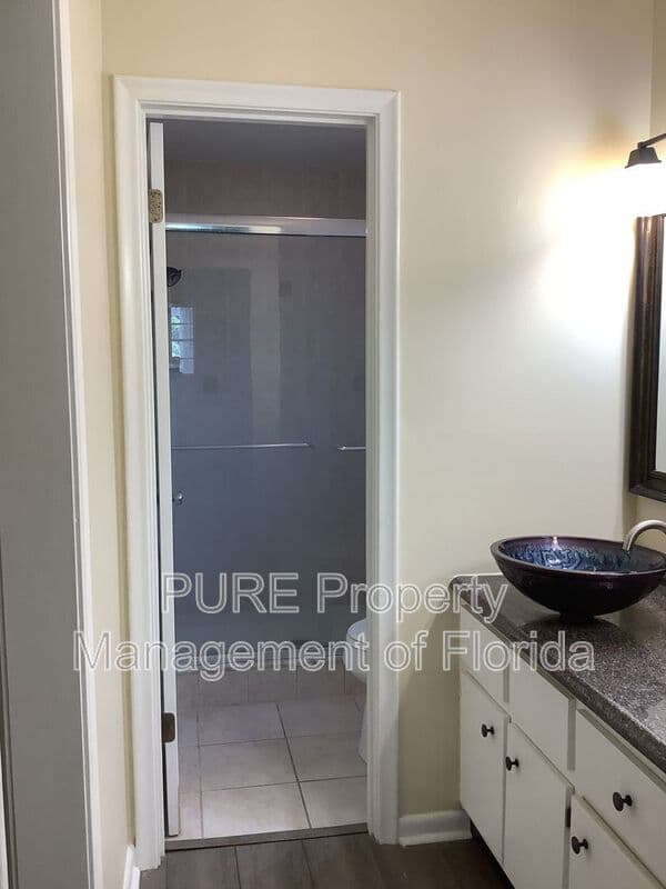 Ocala House: 711 NE 41st Avenue
