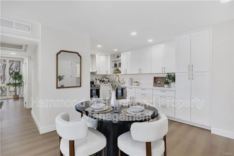West Hollywood Condo: 970 Palm Ave.