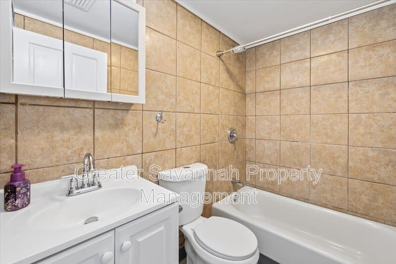 Savannah House: 705 West 47th Street