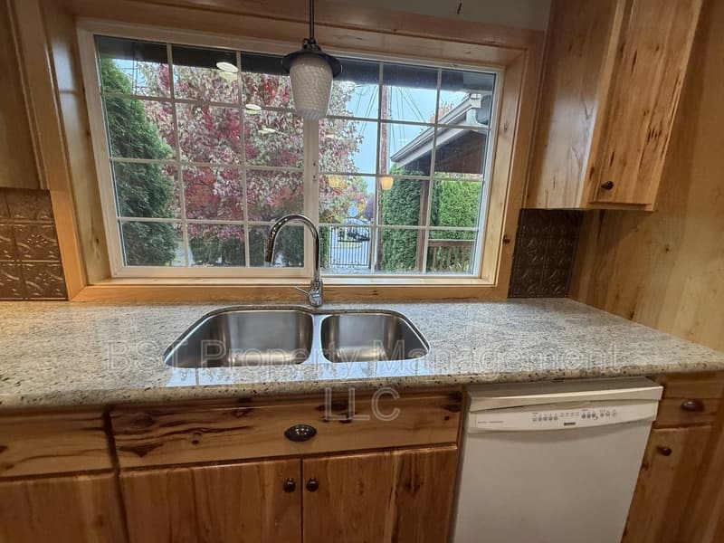 Silverton House: 418 Koons Street