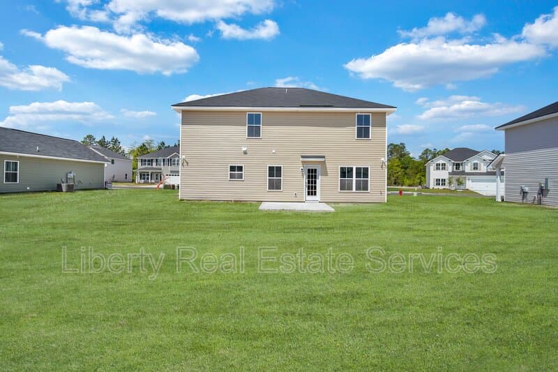 Hinesville House: 88 Fridley Ln