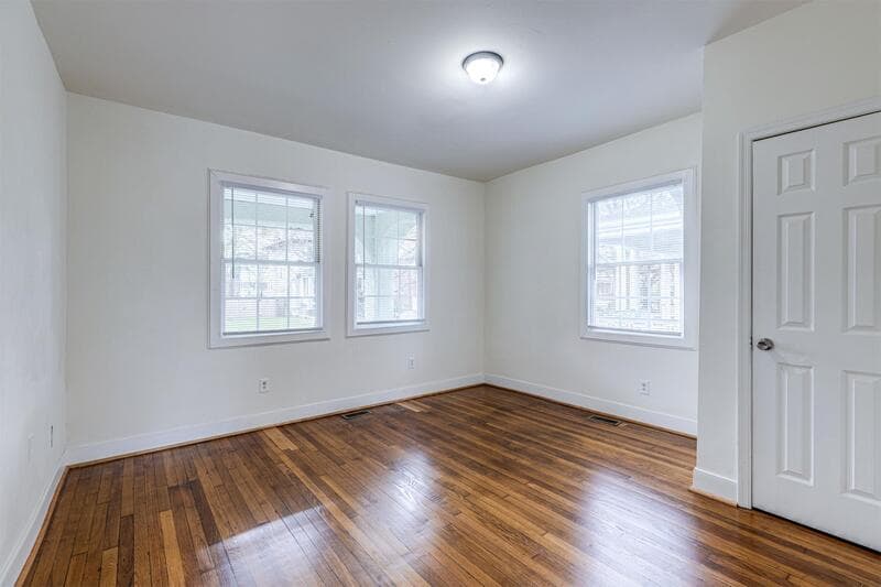 Richmond Condo: 2922 Noble Ave. A