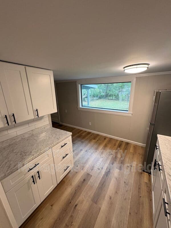 Springfield House: 2260 North Main