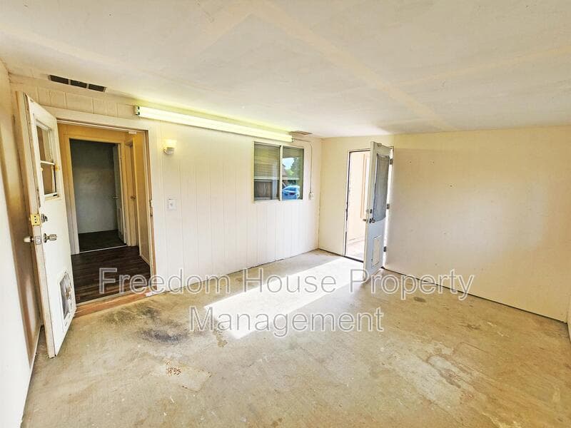 Pahrump House: 1441 West Betty Avenue