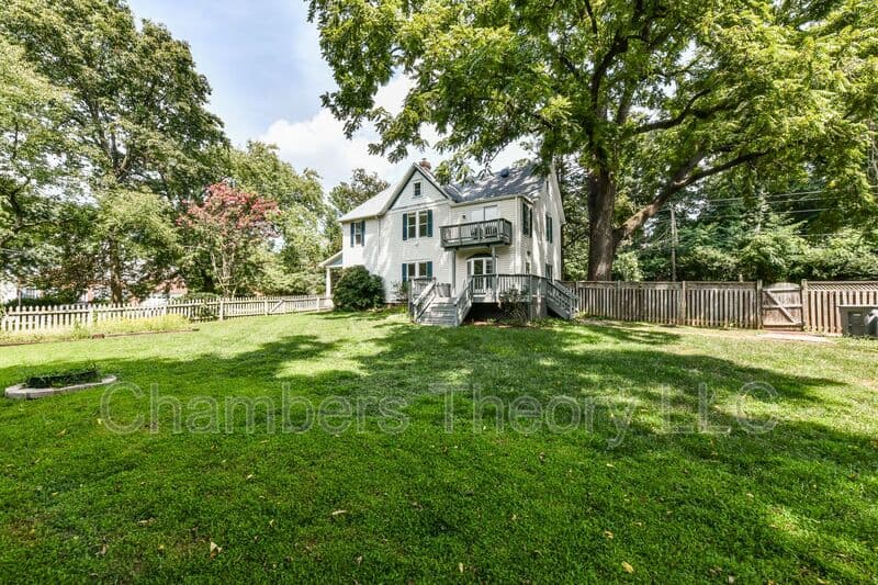 Dunn Loring House: 2415 Sandburg St