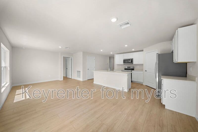 Cape Coral House: 914 SW 33rd Terr