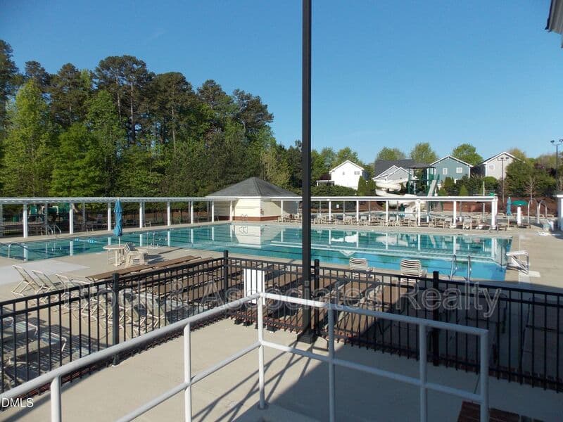 Raleigh House: 3113 Settle In Ln