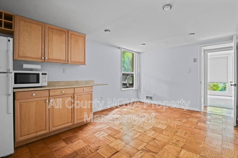 Dunn Loring House: 8108 Timber Valley Ct