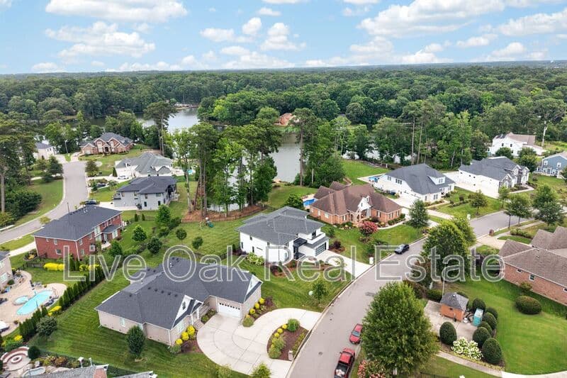 Virginia Beach House: 1316 Lambeth Lane