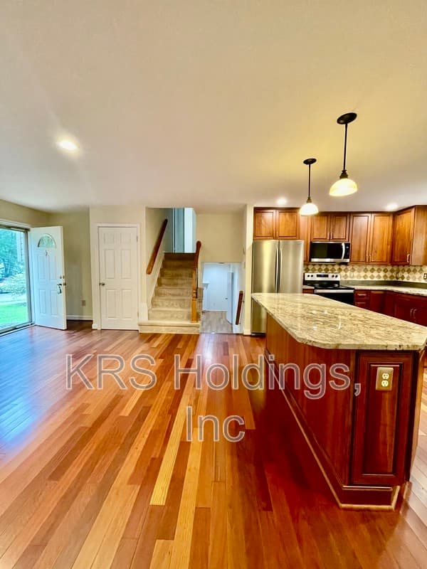 Woodbridge House: 11969 Dolly Madison Cir