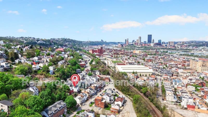 Pittsburgh House: 2835 Edwards Way