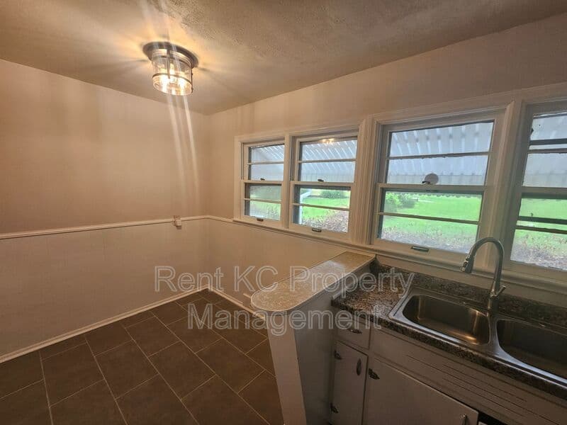 Kansas City House: 800 E 75th Terrace