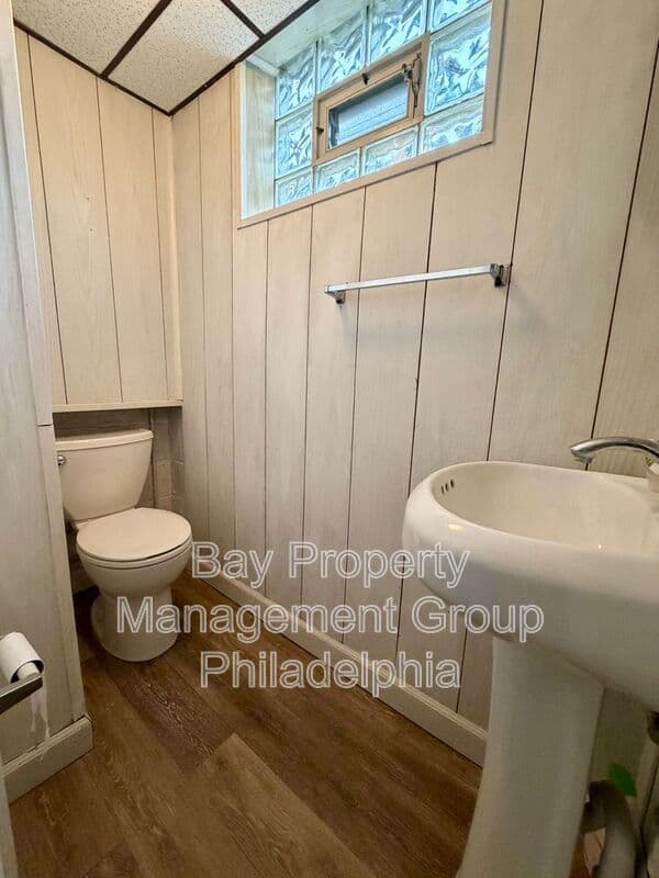Glenside House: 300 Winding Way