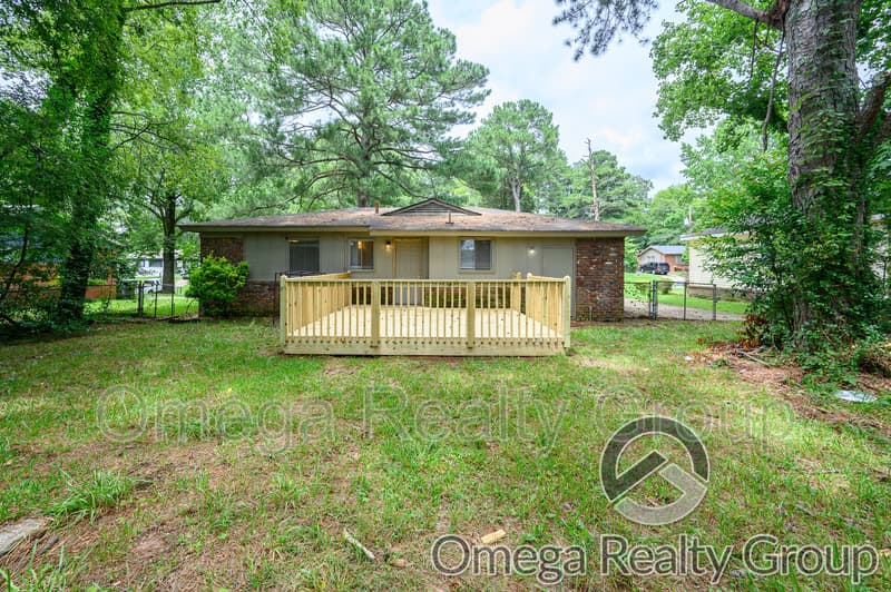 Birmingham House: 413 Wedgeworth Rd