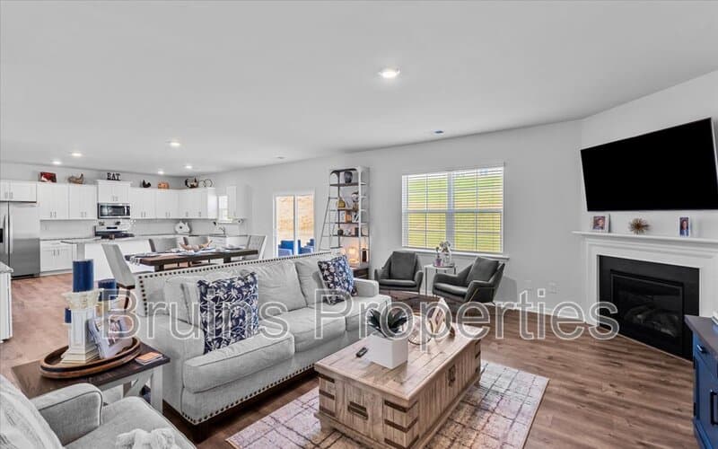 Stokesdale House: 349 Willowbrooke Way