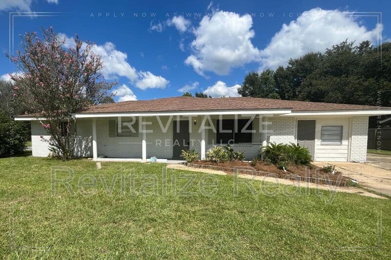 Gulfport House: 2531 W David Drive
